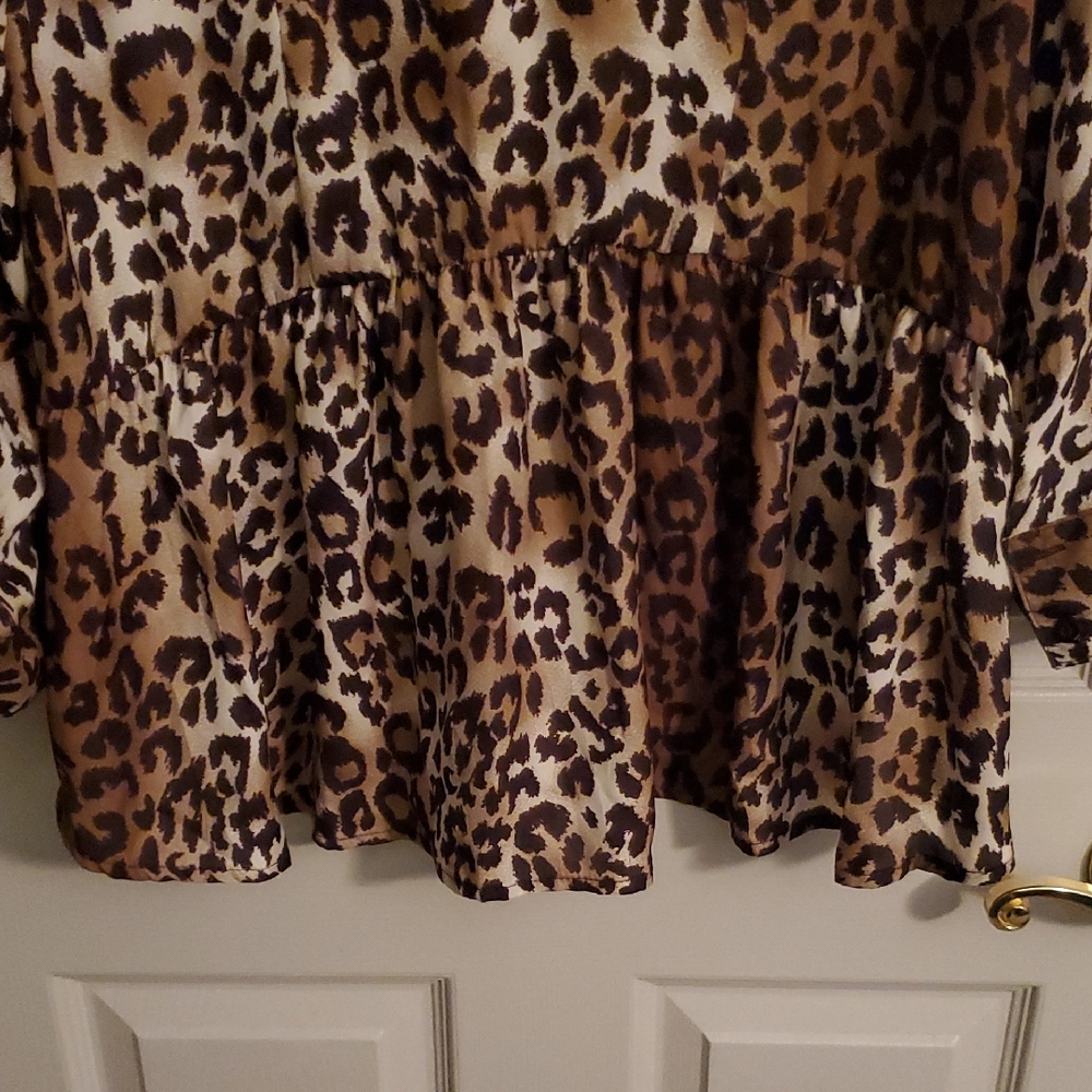 Leopard Print Women's Top - Picture 3 of 3